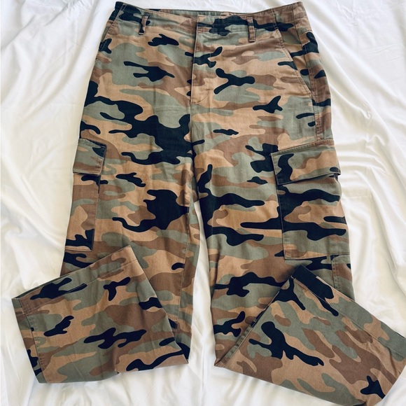 GAP Camouflage Cargo Pants - Black and Tan Size 12 - Picture 3 of 10